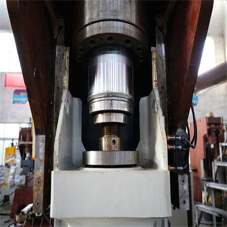 200 tons hydraulisk presse til metalbeholder