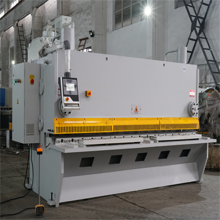 Fodbetjent CNC-guillotine-kulstofstålpladeklippemaskine til salg