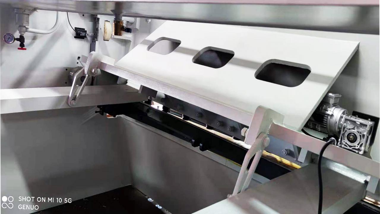 Qc11k Hydraulisk skæremaskine og guillotineklippemaskine til pladeskæring